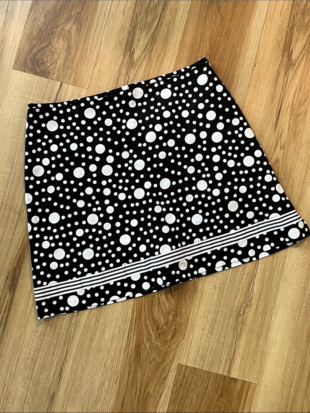 Larry Levine Black-and-White Polka Dot Stretch Skort size 16